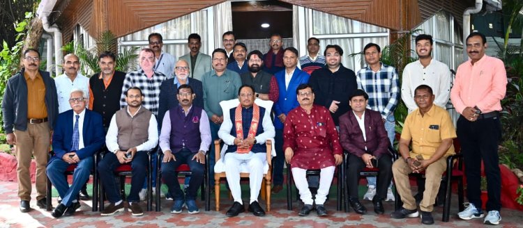 *मुख्यमंत्री श्री विष्णुदेव साय से राजस्थान के अंतर्राज्यीय अध्ययन भ्रमण से लौटे पत्रकारों के दल ने की सौजन्य मुलाकात*