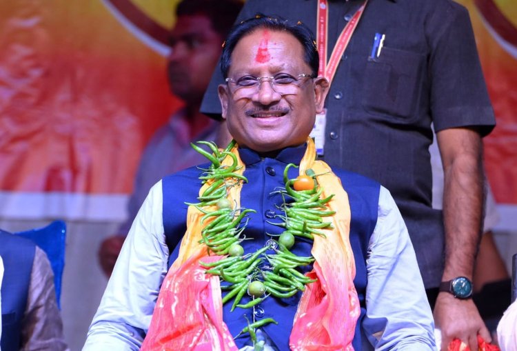 *रंगों में घुला समरसता का संदेश: मुख्यमंत्री श्री विष्णु देव साय होली मिलन समारोह में हुए शामिल*