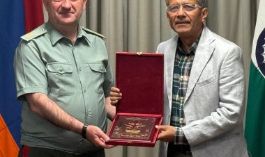 रक्षा सचिव राजेश कुमार सिंह ने नई दिल्ली में आर्मेनिया के सैन्य प्रमुख के साथ द्विपक्षीय बैठक की